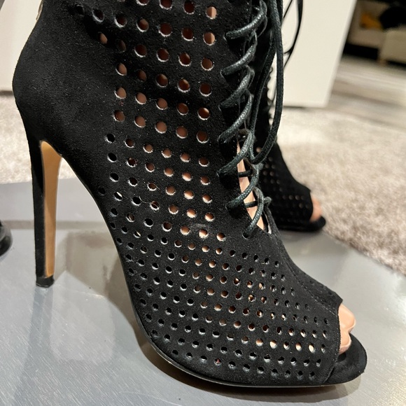 Victoria’s Secret perfect lace up heels size 6.5 color black - Picture 11 of 11